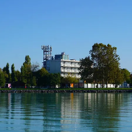 Plazs Отель 2*